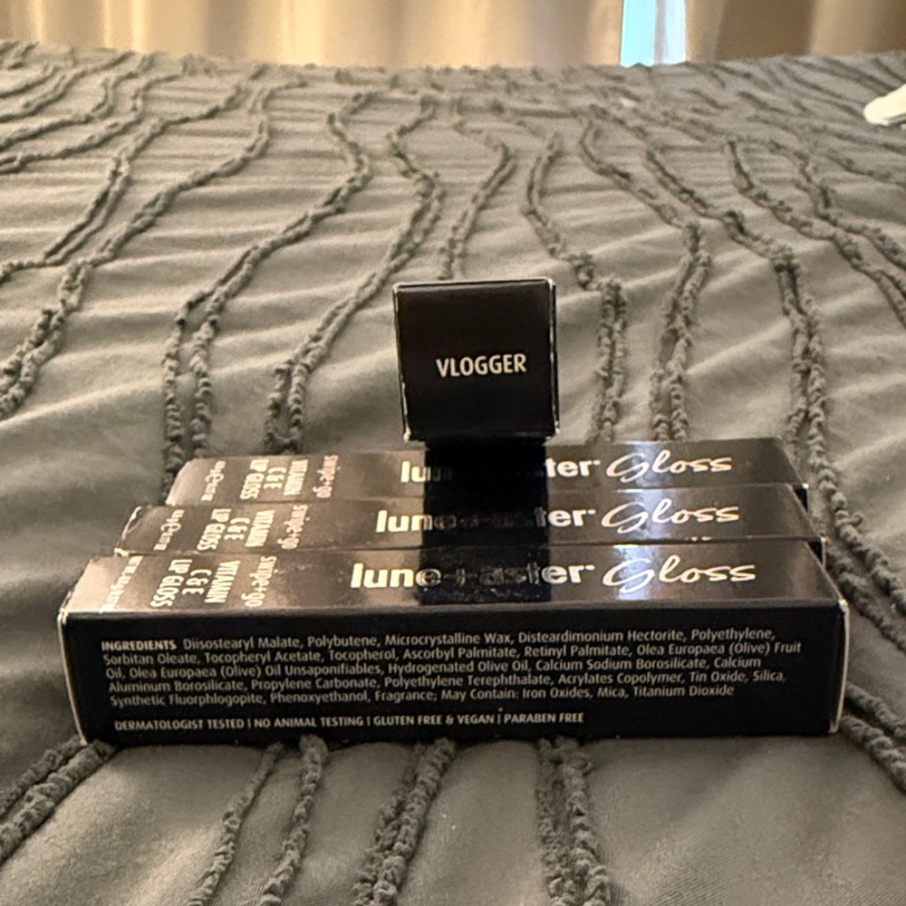 Vlogger Lune + Aster Gloss Lip Gloss - Black Box